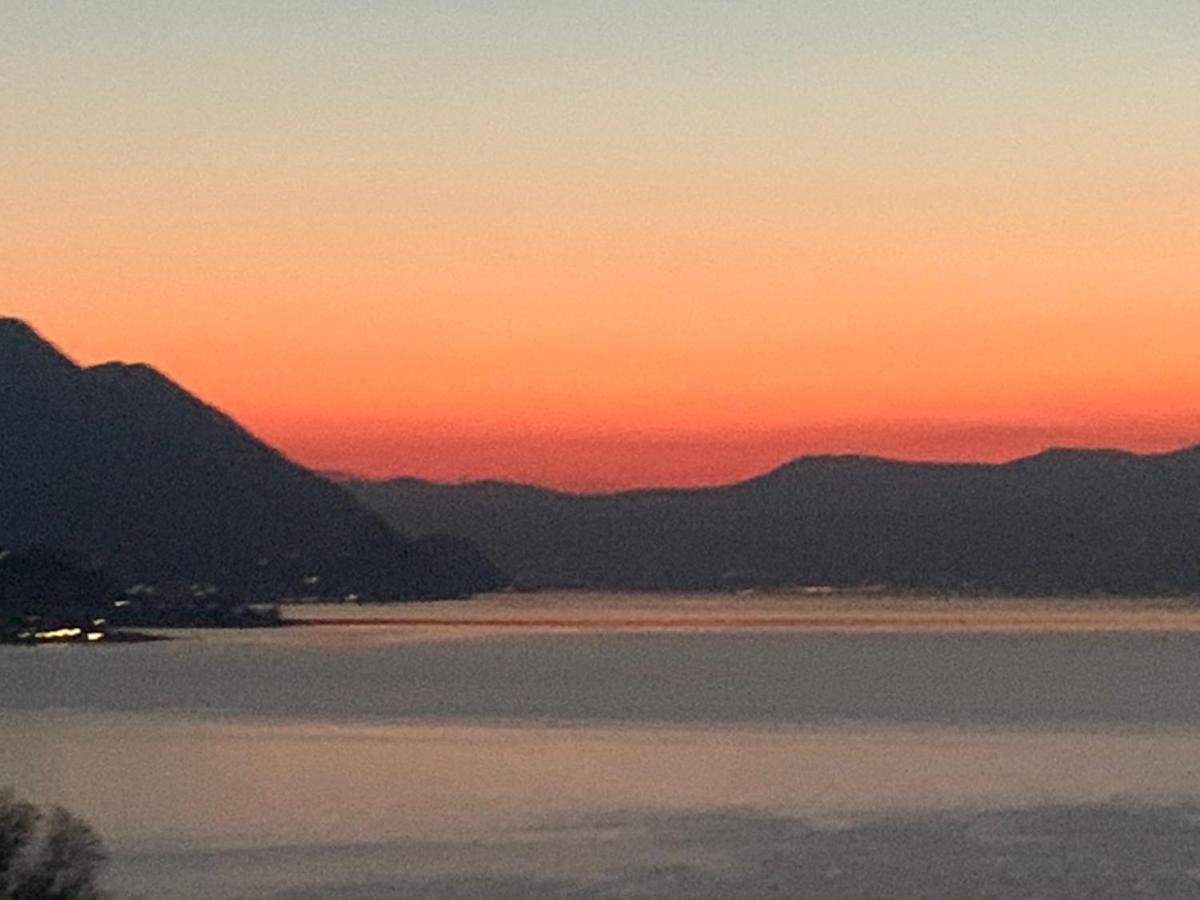 Casa Colmegna Mit Traumhaften See- Und Bergblick Луино Номер фото